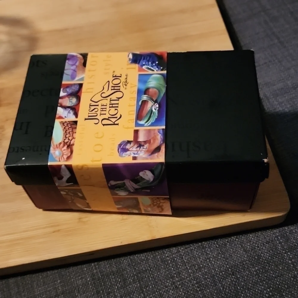 Raine You Animal You Mini Shoe W/Box #25111 - Picture 5 of 6